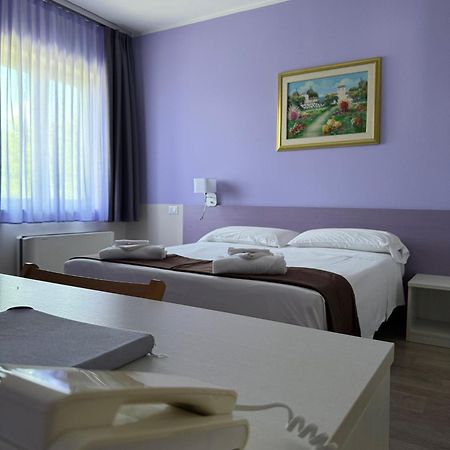 Albergo Trattoria Italia Дезенцано-дель-Гарда Экстерьер фото