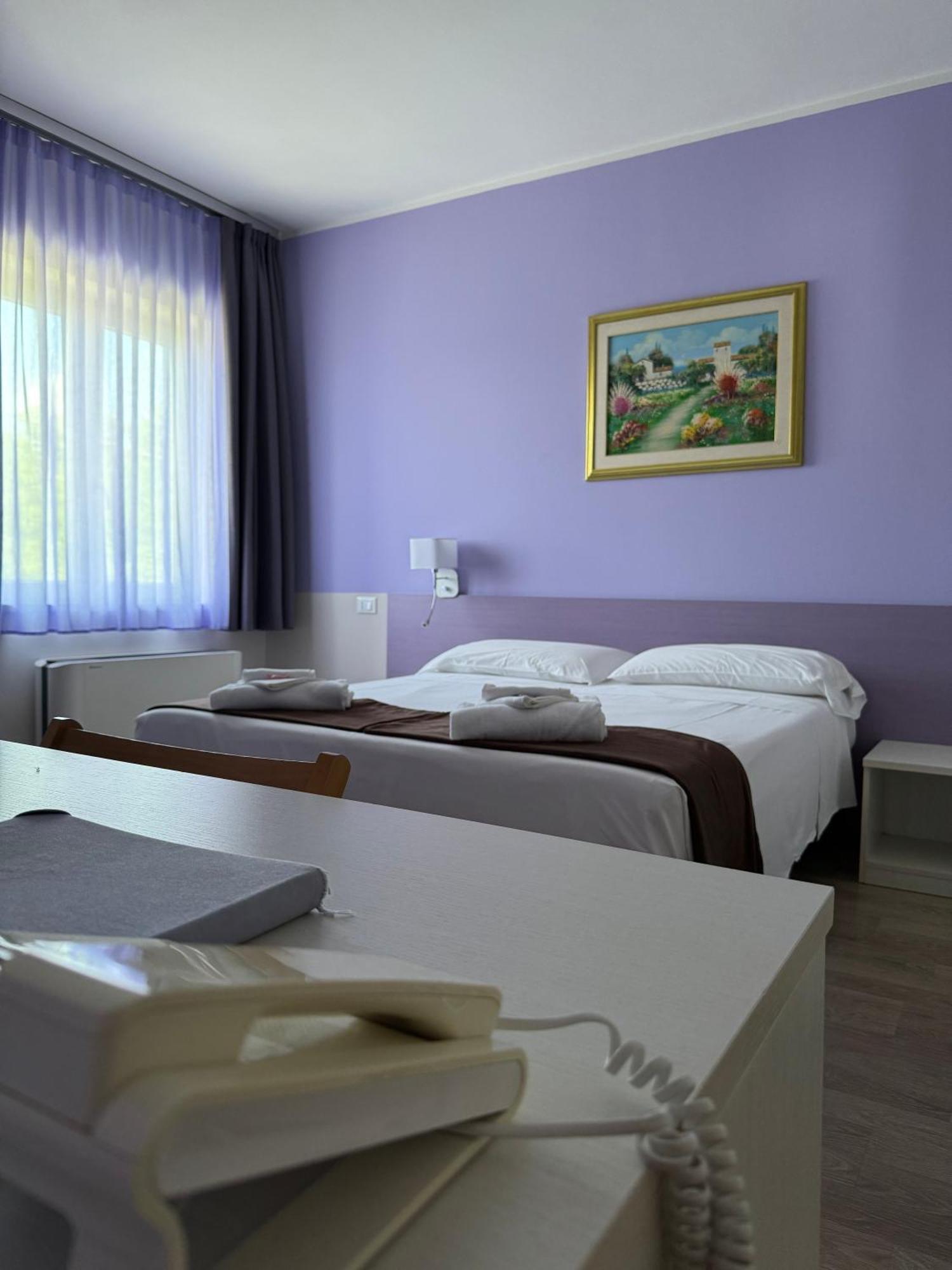 Albergo Trattoria Italia Дезенцано-дель-Гарда Экстерьер фото