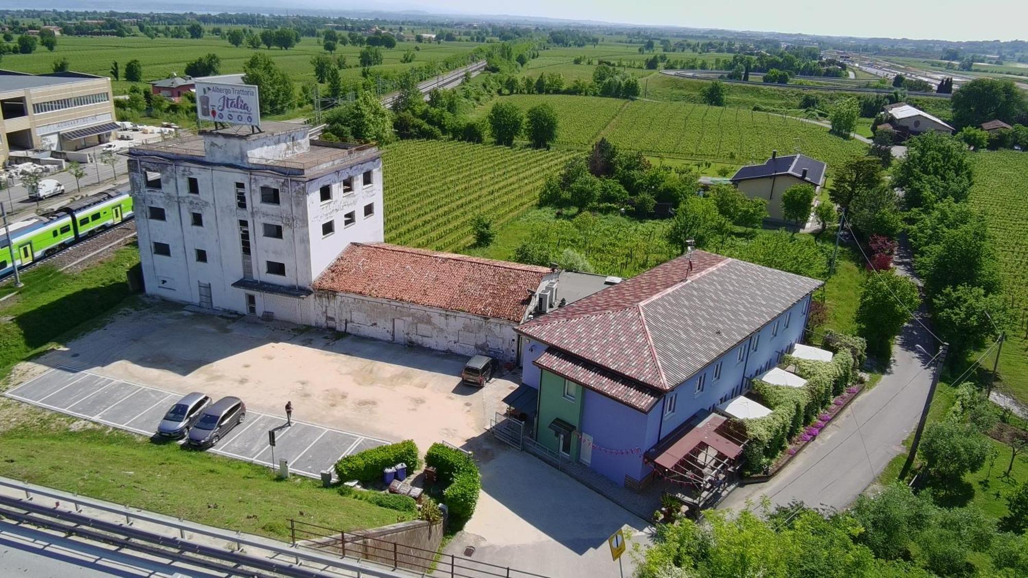 Albergo Trattoria Italia Дезенцано-дель-Гарда Экстерьер фото